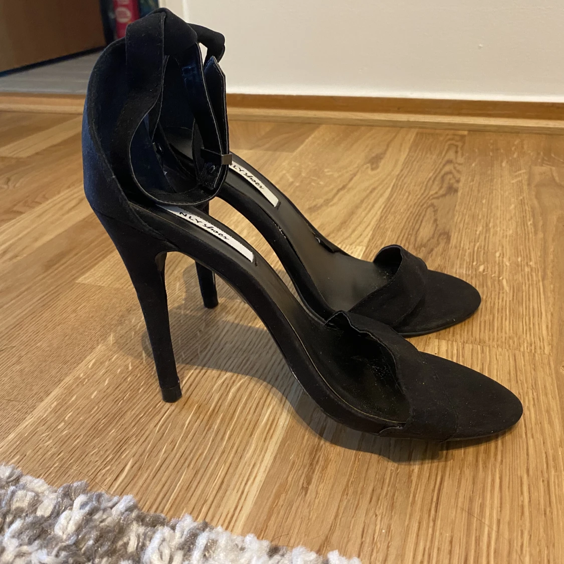 Skor från Nelly storlek 38 - 90