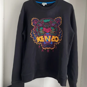 Kenzo tröja - Säljar kenzo tröja har andväntden  2 gånger storlek S 