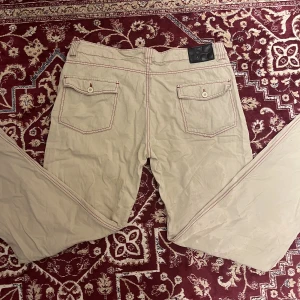 Byxor - Beigea Oscar Jacobsson byxor, långa