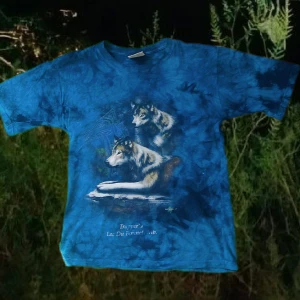 Moon Blur - T-shirt: st. M | 100:-   Bälte | 100:-