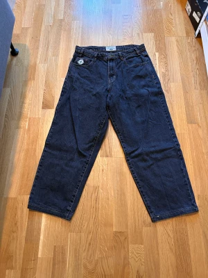 Cash only jeans - Använda en säsong har klippt bort märket på bakfickan 