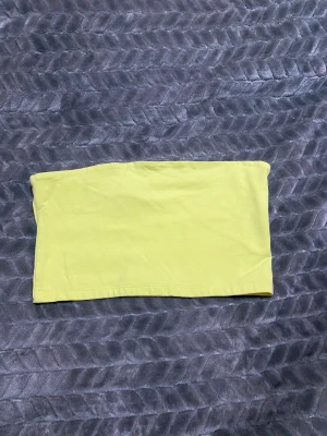 Bandeau topp - Bandeau topp från Gina som aldrig blev använd. Strl s