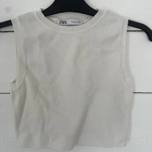 Zara top - Top från zara, köpt 2021 och sällan använd!