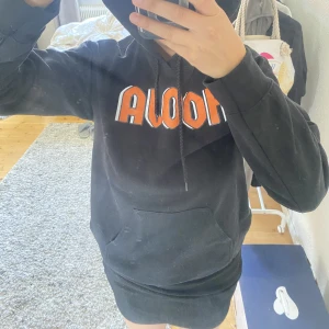 Hooja hoodie - Köpte en hooja tröja för ca 1 år sedan, inte använts sedan dess så den är helt ny