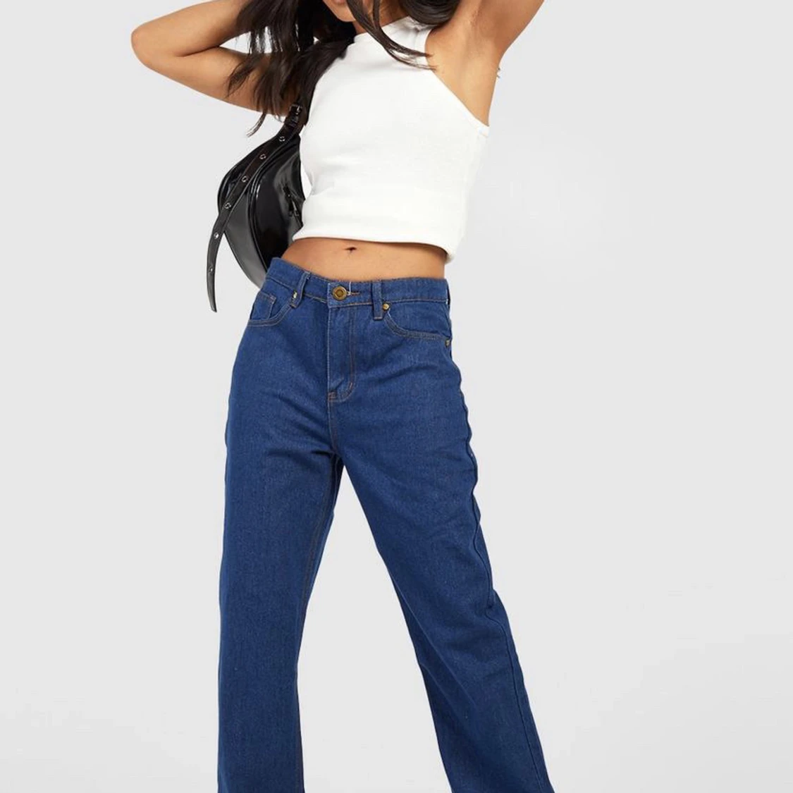 Oanvända marinblå jeans