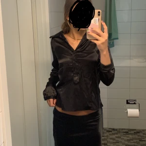 Satinskjorta - Jättefin skjorta i satin! Använd ett fåtal gånger. Köpt utomlands🥰