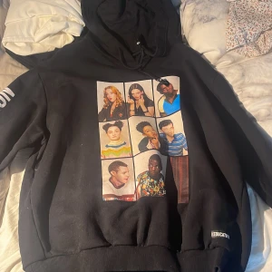 Sex education hoodie  - Super skön netflix serie hoodie, rätt cool så använd förut ofta men inga spår av användning. Pris kan diskuteras. 