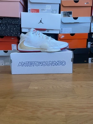 Zoom freak 1 roses  - Zoom freak 1 roses säljes pga försmå🌹storlek 42,5. Använda mycket sparsamt. Skicka ett meddelande vid fler frågor eller bilder!