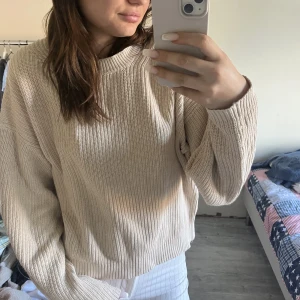 Stickad tröja  - Jätte skön stickad tröja, jätte bra skick 🥰