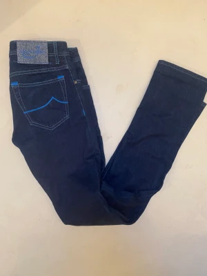 Jacob Cohen Jeans  - Hej! Säljer nu mina Jacob Cohen Jeans  i storlek 29, fint skick. Modellen är 180 CM och väger 80 KG. Hör gärna av dig om du har några frågor samt funderingar kring varan!