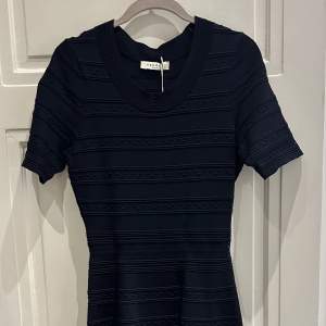 Sandro Dress Size 3, Small (Maybe more A Small/Medium) I am iskallt XS/S and till is too big for me
