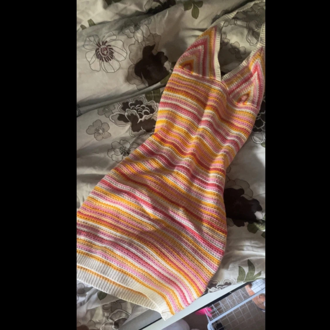 Virkad sommar klänning i orange/rosa/vit från pull&bear 💕