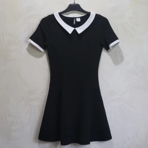 Klänning - Svart klänning, "Wednesday" (The Addams family)- inspirerat. Använd två gånger. 