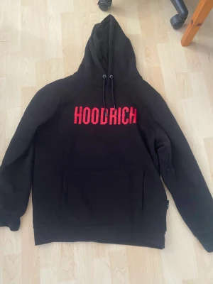 Hoodrich hoodie - Den har inga hål eller något sånt, knappast använd
