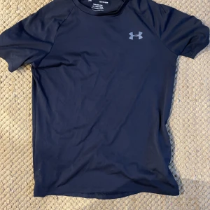 Träningströja - Under amour träningströja storlek xs