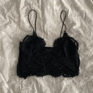 spetstopp - toppen har tyg på insidan vid bysten