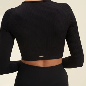 Aimin tränings topp - Svart Aimin tränings topp. Storlek M ( men skulle säga att den är mer som en S) Väldigt bra skick:)