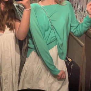 Grön finstickad tröja Zara - Superfin grön finstickad tröja från zara💚endast använd 2-3 gånger så den är i nyskick!