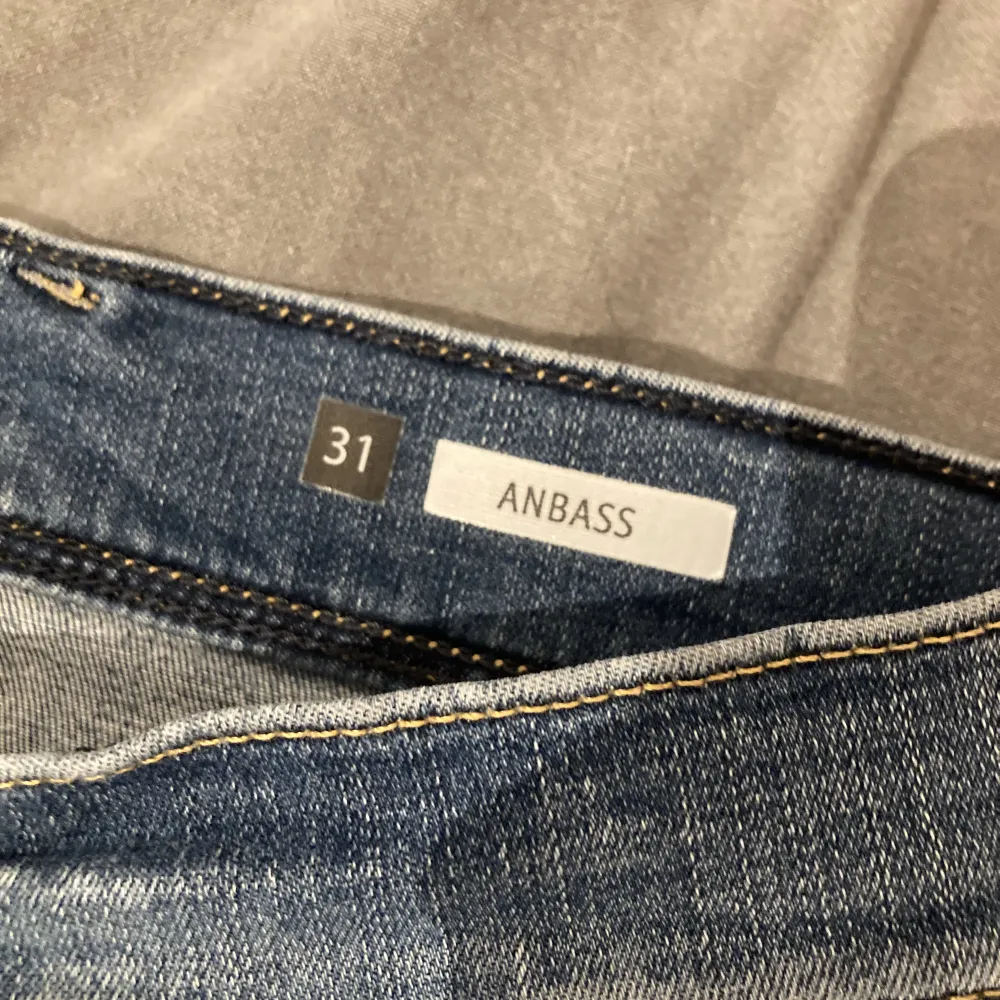 Säljer mina Replay jeans. Skick 8/10, skriv vid fler frågor //Vilmer. Jeans & Byxor.