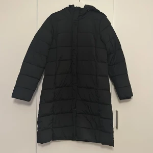 Jacka  - Svart vinterjacka ifrån Lager157 helt ny, strl M passar nog S också om man vill ha oversize! Säljs för 450(prislapp avtagit) 