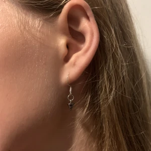 Örhänge i silver  - Säljer dessa hemmagjorda jättefina örhängen i silver för att billig pris och bra kvalitet nickelfria säljs styckvis 