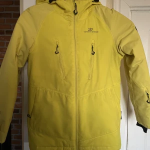 Vinterjacka - Vinterjacka från 2117. Storlek 152.