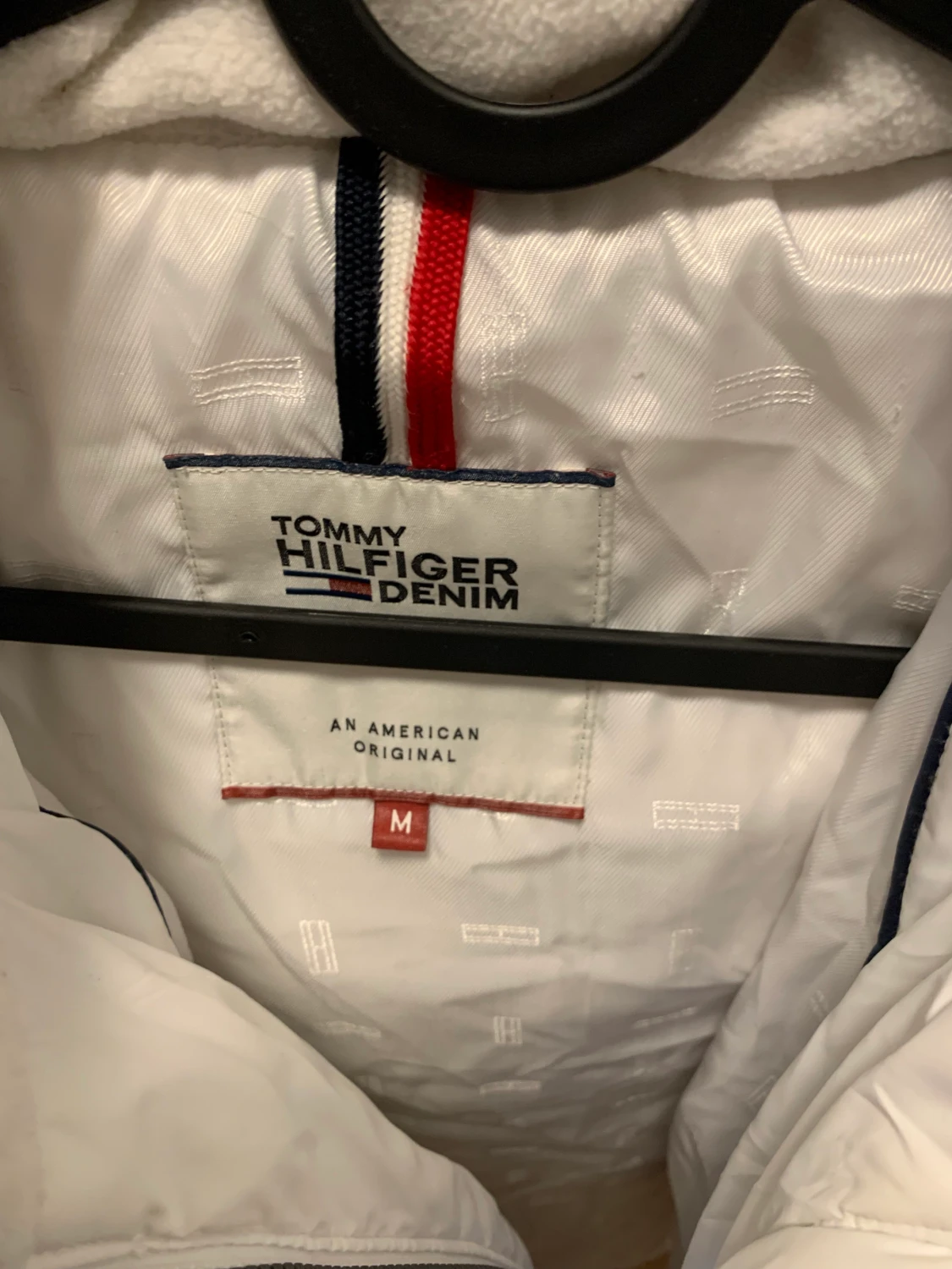 Vit hilfiger jacka - 91