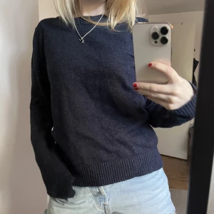 Blå stickad tröja - Stickad tröja från Vila