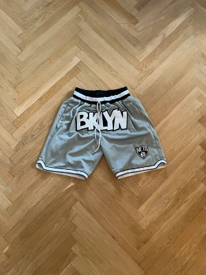 BKLYN Basketshorts - Snygga till sommaren eller när man kör basket eller ba så! 