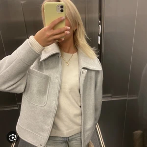 NA-KD jacka  - Grå NA-KD jacka perfekt till hösten 