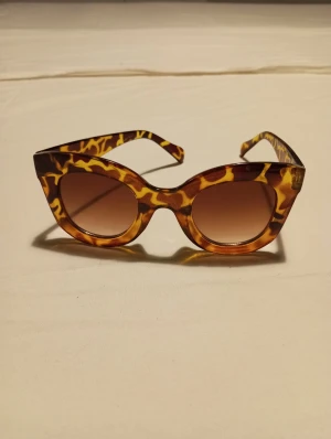 Retro Solglasögon - NYA - Snygga leopardmönstrade solglasögon i nyskick. 👛🕶️🛍️.