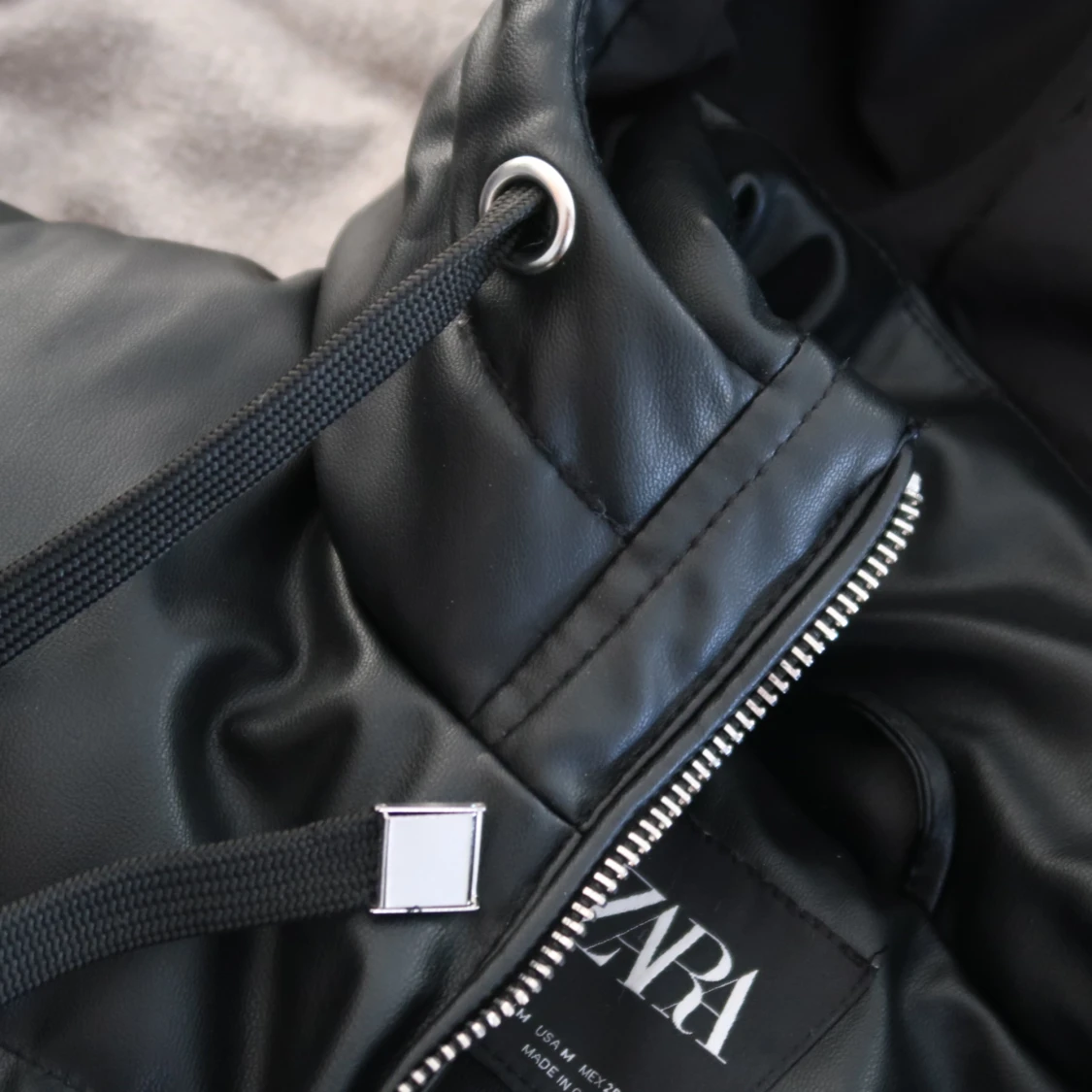 Svart lång lack väst - 91