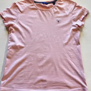 Rosa gant t-shirt, strl 158/164, fint skick!! Pris 100kr