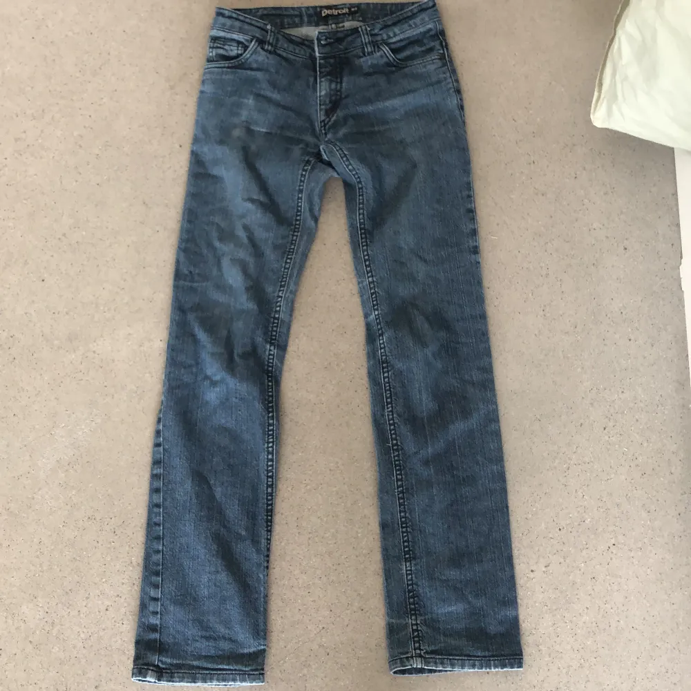 Supersnygga lågmidjade jeans! Storlek 34. Jeans & Byxor.