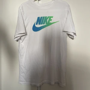 Nike T-shirt  - Ganska använd 