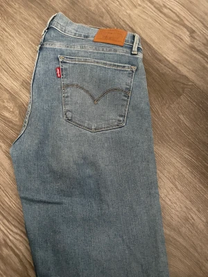Levi’s jeans  - Ljusblåa jeans från Levis’s. Har bara använts 2 gånger.  