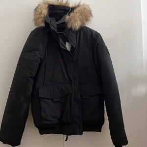 Vinter jacka - Har aldrig använt den.  Kan mötas i Stockholm  Hör av er om ni har frågor 