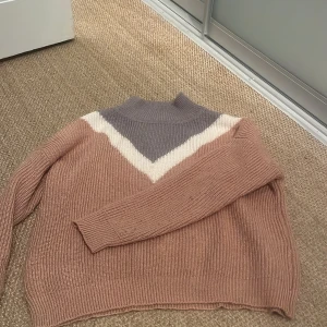 Stickad tröja - Orginalpris ca 1400kr köpt på LUCCA