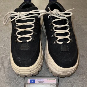 Eytys Angel - Ingen box Möts elr säljaren står för frakt. Stolen 35. Passar mig som har storlek 36