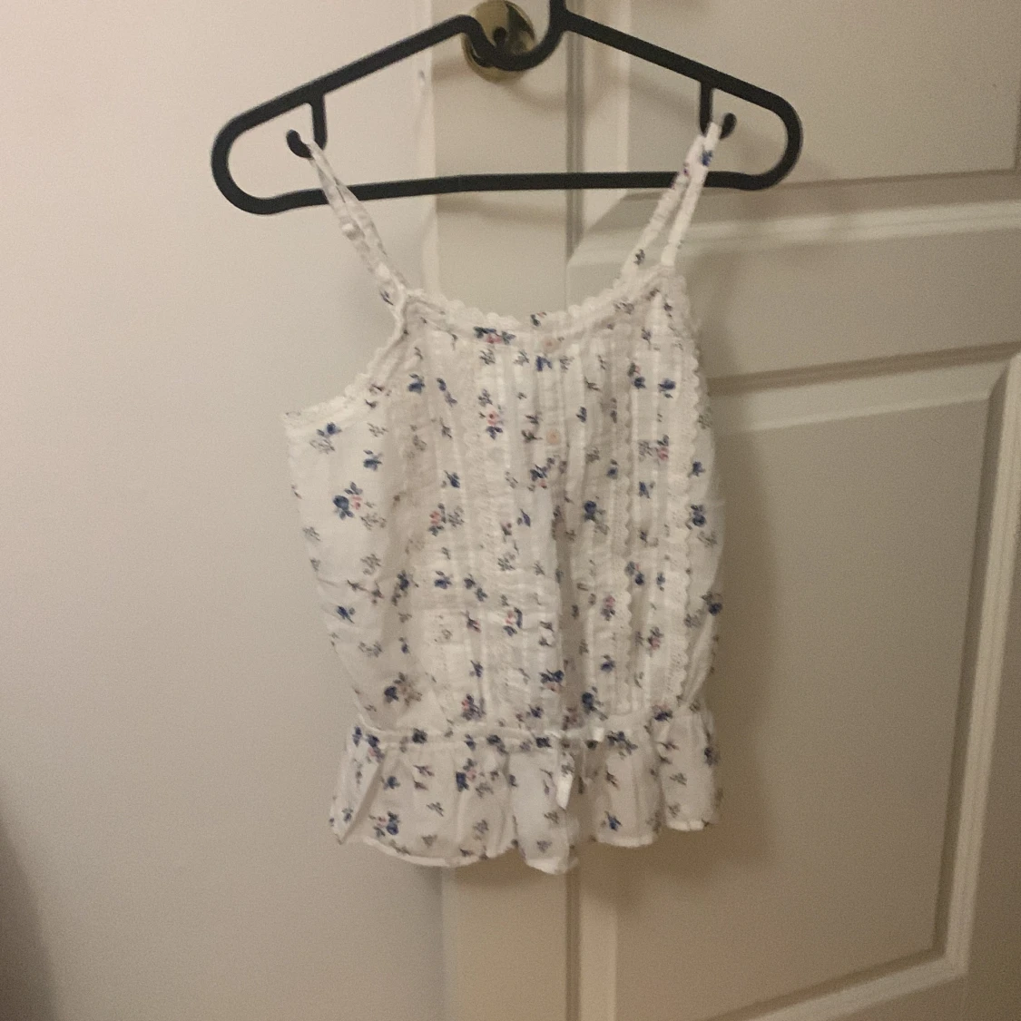 Vit barn blommig tröja i st 146-152