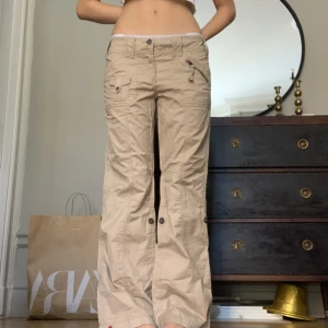 Lågmidjade jeans  - Innerbenslängd 77cm, midjemått 41cm🤍