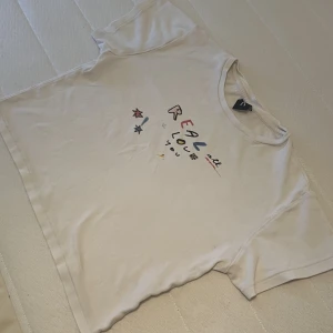 Realisation Par baby tee - REAL love realisation baby baby tee. Medium. Hardly worn. Original price: 75euros (880kr)