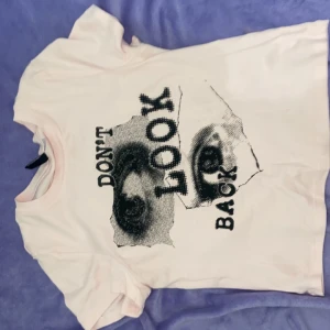 Rosa croptop - Rosa croptop från H&M🎀 Använt 1 gång  Priset kan diskuteras 💸