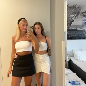 Svart kjol från Zara - Säljer min svarta kjol från zara , stlk S🖤