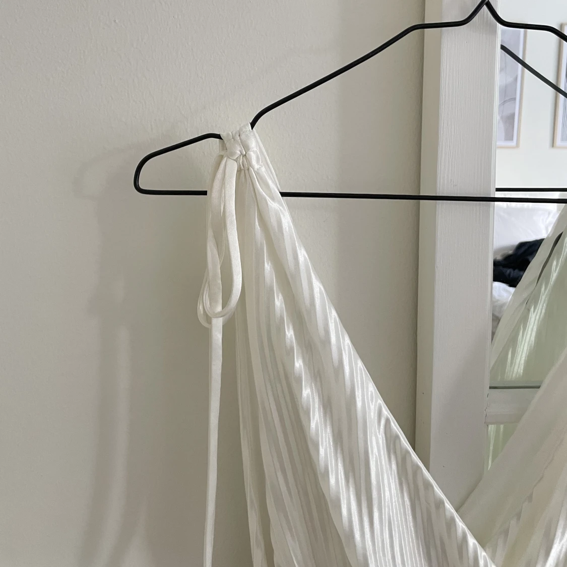 Vit plisserad klänning  - 91