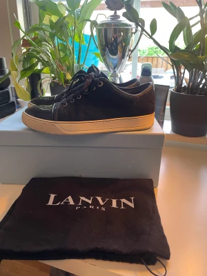 Lanvin skor - Bra/använt skick. Inga skador men lite sliten på mochan