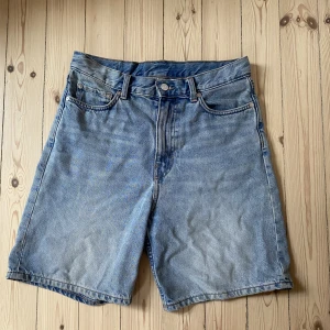 weekday jorts - weekday galaxy denim jorts in good condition 
