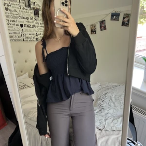 hoodie - svart zip hoodie, knappt använd