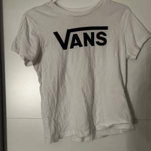 T-shirt från vans knappt använd! 