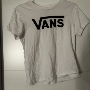 T-shirt  - T-shirt från vans knappt använd! 
